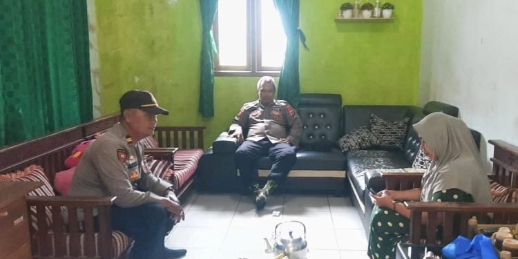 Kapolsek Sobang beserta anggota Melaksanakan Giat Program Quick Wins Presisi, Sambang Ke Rumah Kades