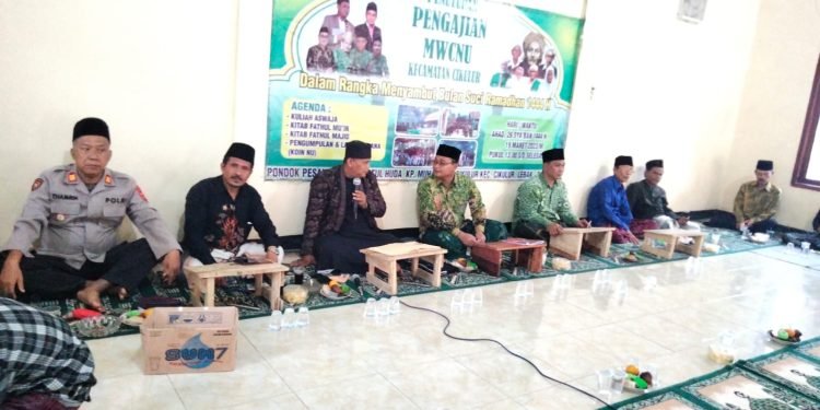 Kapolsek Cikulur Polres Lebak menghadiri giat pengajian rutin penutupan MWCNU Kec Cikulur Kab Lebak