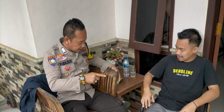 Menindaklanjuti Program Kapolri Quick Wins Presisi, Bhabinkamtibmas Polsek Cileles Polres Lebak Giat Sambang Ke Desa Binaan