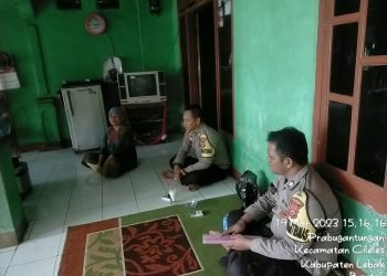 Menindaklanjuti Program Kapolri Quick Wins Presisi, Bhabinkamtibmas Polsek Cileles Polres Lebak Giat Sambang Ke Desa Binaan