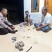 Sambang Desa Dengan Obrolan Santai Dengan Tokoh Masyarakat Oleh Bhabinkamtibmas Polsek Petir Polres Serang