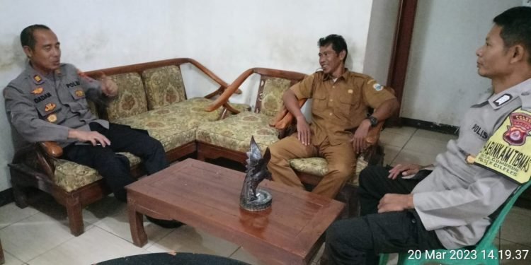 Kapolsek Cileles Polres Lebak Laksanakan Giat Sambang Kepada warga masyarakat