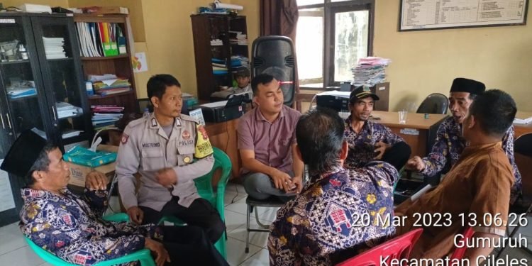 Menindaklanjuti Program Kapolri Quick Wins Presisi, Bhabinkamtibmas Polsek Cileles Polres Lebak Giat Sambang Ke Desa Binaan