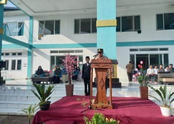 Kapolsek Petir Polres Serang Bertindak Sebagai Pembina Upacara Senin Pagi di Ponpes Shohibul Muslimin Tunjung Teja