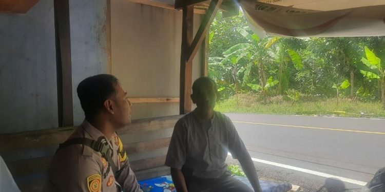 Memperkuat Silaturahmi Bhabinmas Polsek Cilograng Laksanakan Program QUICK WINS PRESISI KAPOLRI lakukan Sambang Warga masyarakatnya