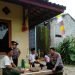 Bhabinkamtibmas Polsek Cibadak Polres Lebak Laksanakan Program Kapolda Banten “Yuk Ngopi Wae”