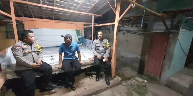 BERIKAN RASA AMAN, POLSEK CIBEBER SAMBANGI PETUGAS RONDA MALAM