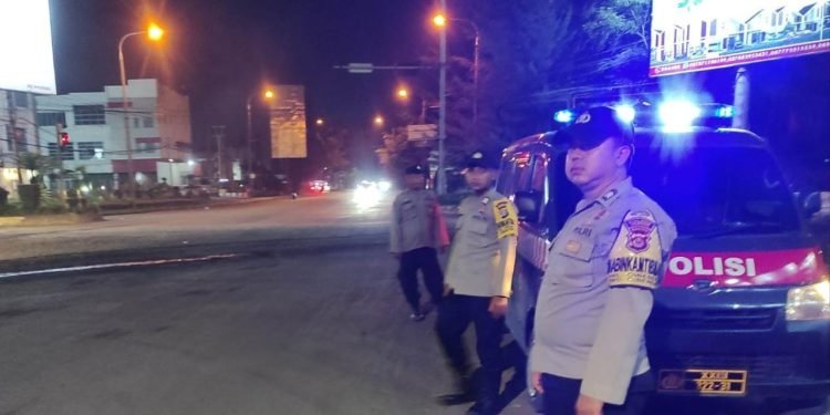 Antisipasi Tawuran pemuda &  Kriminalitas jalanan!!! Polsek Cibeber Polres Cilegon Polda Banten lakukan KRYD malam hari