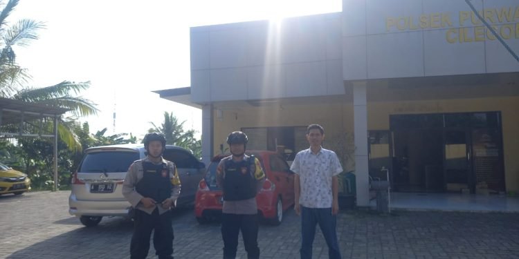 Menjaga keamanan dari Luar Mako,Personil Menggelar Sispam Mako Polsek Purwakarta Polres Cilegon