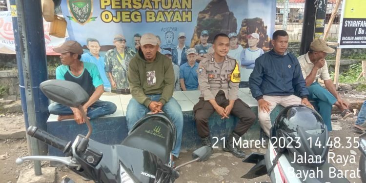 Dekatkan Diri dengan Masyarakat Bhabinkamtibmas Polsek Bayah Polres Lebak Sambang Di Pangkalan Ojeg Bayah