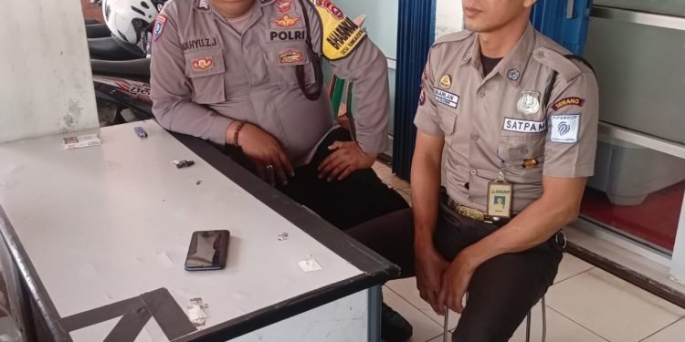 Bhabinkamtibmas Polsek Rangkasbitung Polres Lebak Giat Patroli Dan Monitoring Ke Kantor Pelayanan FIF