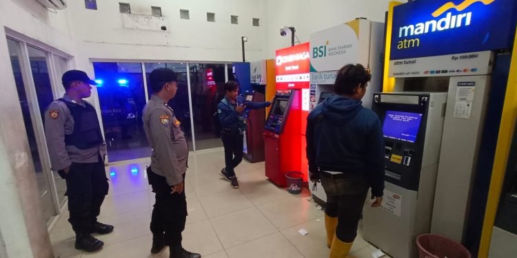 Cegah Gangguan Kamtibmas,Polsek Ciwandan Polres Cilegon Polda Banten Patroli Mesin ATM