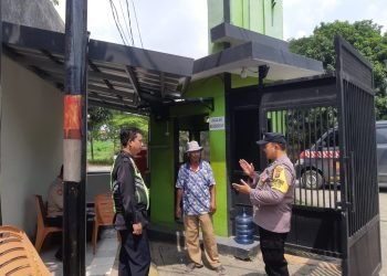 Jalin kemitraan dengan petugas keamanan lingkungan