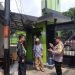 Jalin kemitraan dengan petugas keamanan lingkungan