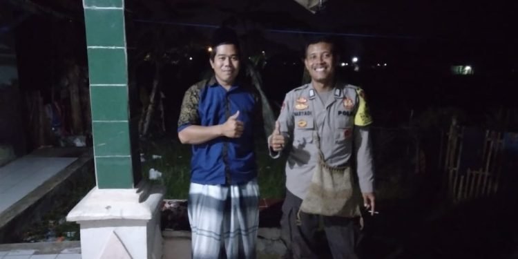 Menjalin Keakraban, Bhabinkamtibmas Polsek Warunggunung Polres Lebak Laksana giat Program Quick Wins Presisi