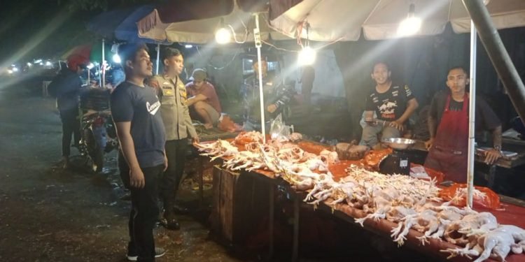 Anggota Polsek Rangkasbitung, Polres Lebak Giat Patroli Mobile Ke Pasar Rangkasbitung Antisipasi 3 C Menjelang Bulan Puasa