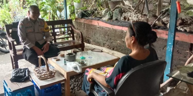 Personel Bhabinkamtibmas Polsek Cilegon Polres Cilegon Polda Banten lakukan sambang kamtibmas