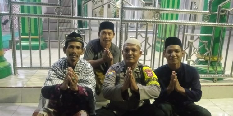 Tingkatkan Iman Dan Taqwa, Bhabinkamtibmas Polsek Ciwandan Polres Cilegon Polda Banten Memakmurkan Masjid