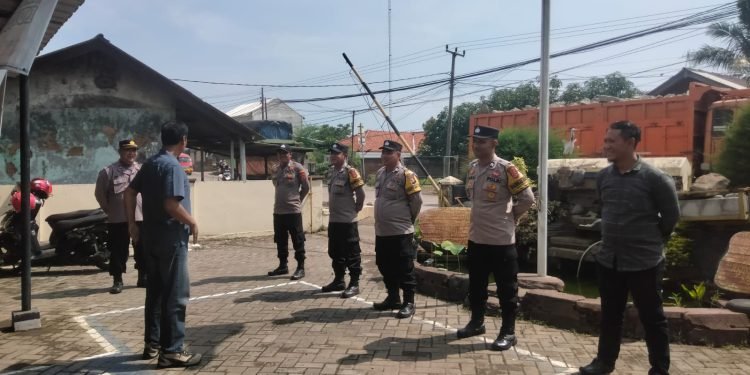 Pengamanan Markas Polsek Puloampel Polres Cilegon Polda Banten implementasikan SOP dalam kesehariannya guna mendukung program Quick Wins Presisi Polri