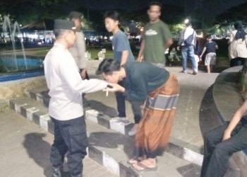 Berikan Rasa Aman Kapolsek Rangkasbitung Polres Lebak Giat Patroli Dialogis di sekitar Alun-Alun Rangkasbitung