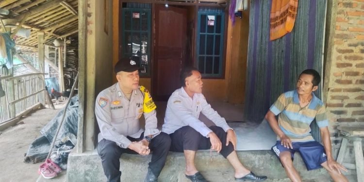 Sambung Rasa Bareng Warga Masyarakat, Upaya Personel Bhabinkamtibmas Polsek Mancak Polres Cilegon Polda Banten Ciptakan Harkamtibmas Kondusif