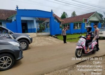 Berikan Rasa Aman, Personil Polsek Cijaku Polres Lebak Laksanakan Strong Point