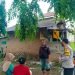 Mengajak dan menjaga masyarakat, Bhabinkamtibmas Polsek Puloampel Polres Cilegon Polda Banten dengan Warga secara Dor to Dor guna Polri dekat dengan Warganya