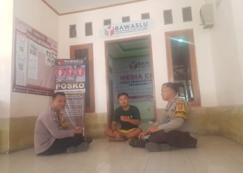 Jamin kondisi aman !!! Bhabinkamtibmas Polsek Puloampel Polres Cilegon Polda Banten laksanakan patroli