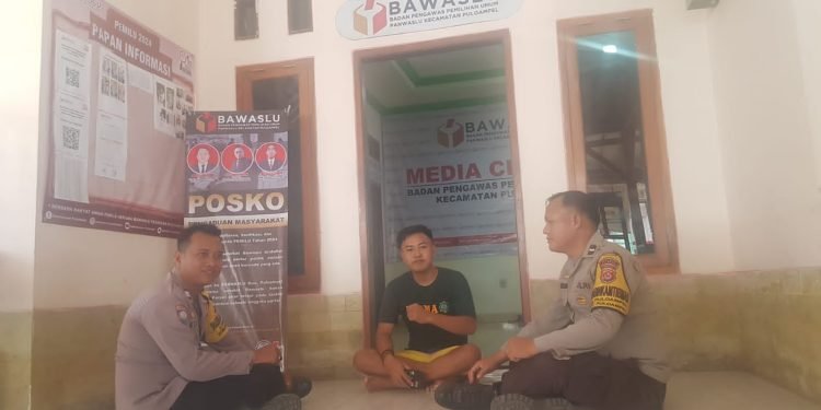 Jamin kondisi aman !!! Bhabinkamtibmas Polsek Puloampel Polres Cilegon Polda Banten laksanakan patroli