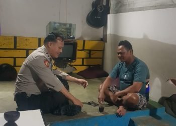 Sambang Desa,Bhabinkamtibmas Polsek Puloampel Polres Cilegon Polda Banten Sisipkan Pesan-Pesan Kamtibmas