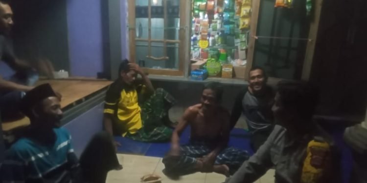 Bhabinmas Polsek Cilograng Melaksanakan Giat Patroli Dan Sambang Ke Warga Desa Binaan