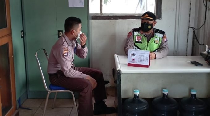 Panit I Samapta Polsek Ciwandan Polres Polda Banten Berikan Pembinaan Dan Penyuluhan Kepada Security