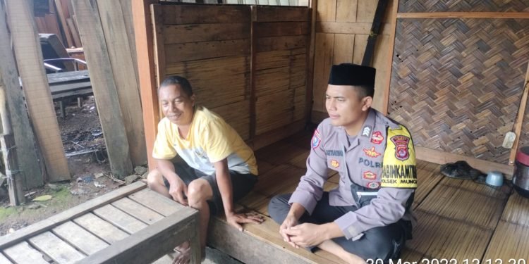 Sambang Anggota Polsek Muncang memberikan pesan pesan Kamtibmas supaya aman kondusif