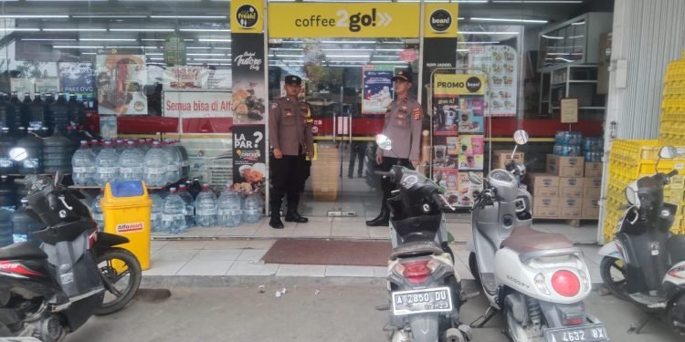 Patroli Dialogis, Personel Polsek Cikande Imbau Masyarakat Gunakan Kunci Ganda saat Parkir Motor di Tempat Terbuka