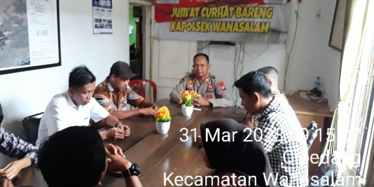 Sinergi Masyarakat Dengan Polri, Kapolsek Wanasalam Polres Lebak Dengarkan Keluhan Masyarakat Dalam Jumat Curhat