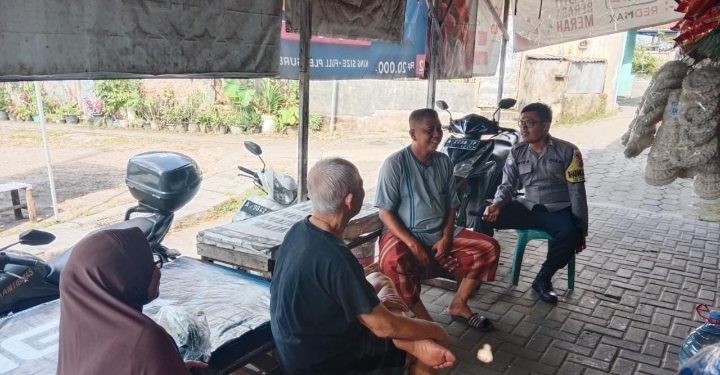 Selalu menjaga situasi Kamtibmas Tetap kondusif Bhabinkamtibmas Patroli ke warga binaanya