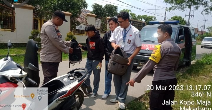 Antisipasi Tawuran Polsek Kopo Polres Serang Berikan Himbauan Kamtibmas Kepada Pelajar Melalui Kegiatan Patroli Rutin