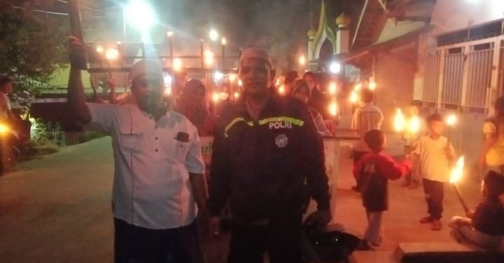 Sambut Bulan Ramadhan,Bhabinkamtibmas Polsek Ciwandan Polres Cilegon Polda Banten Dampingi Pawai Obor