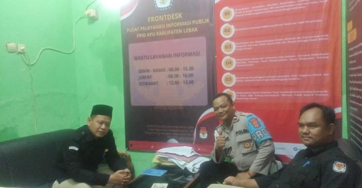 Anggota Polsek Rangkasbitung Polres Lebak Jalin Kemitraan Dengan Pegawai KPU Kabupaten Lebak