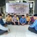 Bhabin Polsek Pontang Polres Serang dan kepala Desa Kamaruton menampung keluhan warga didalam acara Jum’at curhat