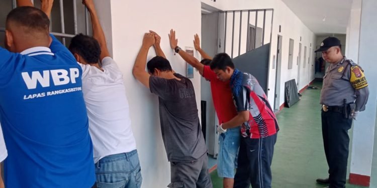 Sambut HBP 59, Lapas Rangkasbitung Bersama TNI/Polri Sidak Kamar hunian