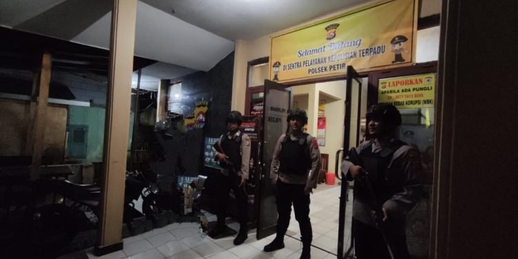 Mengantisipasi Gangguan Keamanan, Pawas Polsek Petir Polres Serang Gelar Sispam Mako