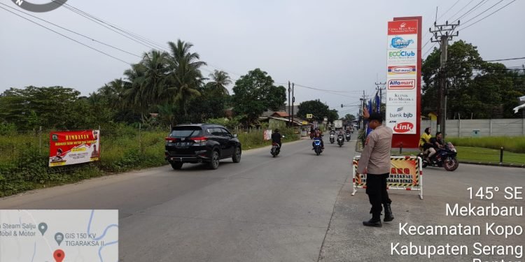 Personil Polsek Kopo Polres Serang Antisipasi Rawan Lakalantas Rutin Strong Point Pagi