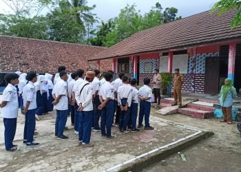 Bhabinkamtibmas Polsek Cileles Polres Lebak,Kunjungan mepada Guru dan Siswa Siswi SMP PGRI Cileles Desa Gumuruh Kecamatan Cileles
