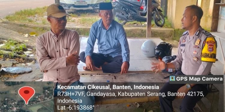 Melalui kunjungan rutin, Bhabinkamtibmas Polsek Cikeusal Polres Serang harapkan tercipta rasa aman bagi warga desa