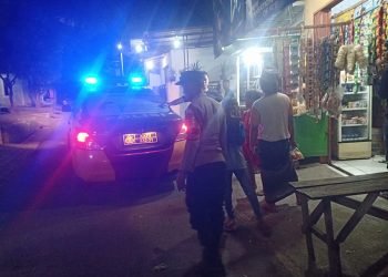 Berikan Rasa Aman,Personil Polsek Ciwandan Polres Cilegon Polda Banten Laksanakan Patroli Blue Light