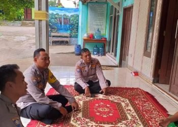 Berikan Rasa Aman dan Nyaman KaPolsek  Cibeber Polres Cilegon Polda Banten duduk & Berbincang bersama Tokoh Agama  Cibeber”