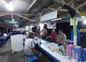 Himpun Informasi Di Lingkungan, Bhabinkamtibmas Polsek Ciwandan Polres Cilegon Polda Banten Patroli Dialogis