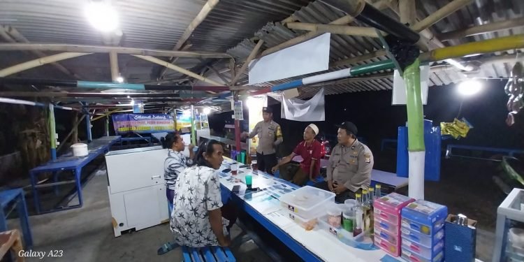Himpun Informasi Di Lingkungan, Bhabinkamtibmas Polsek Ciwandan Polres Cilegon Polda Banten Patroli Dialogis