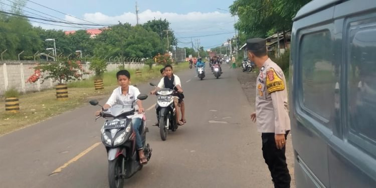Giat Rutin Polsek Puloampel Polres Cilegon polda Banten, laksanakan Strong Point di hari ramadhan